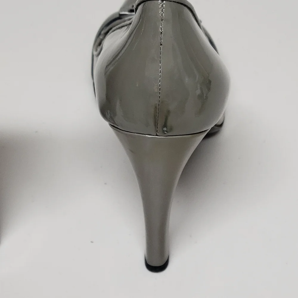 Gucci Buckle Details Patent Leather Heels Size 11. - Picture 15 of 16